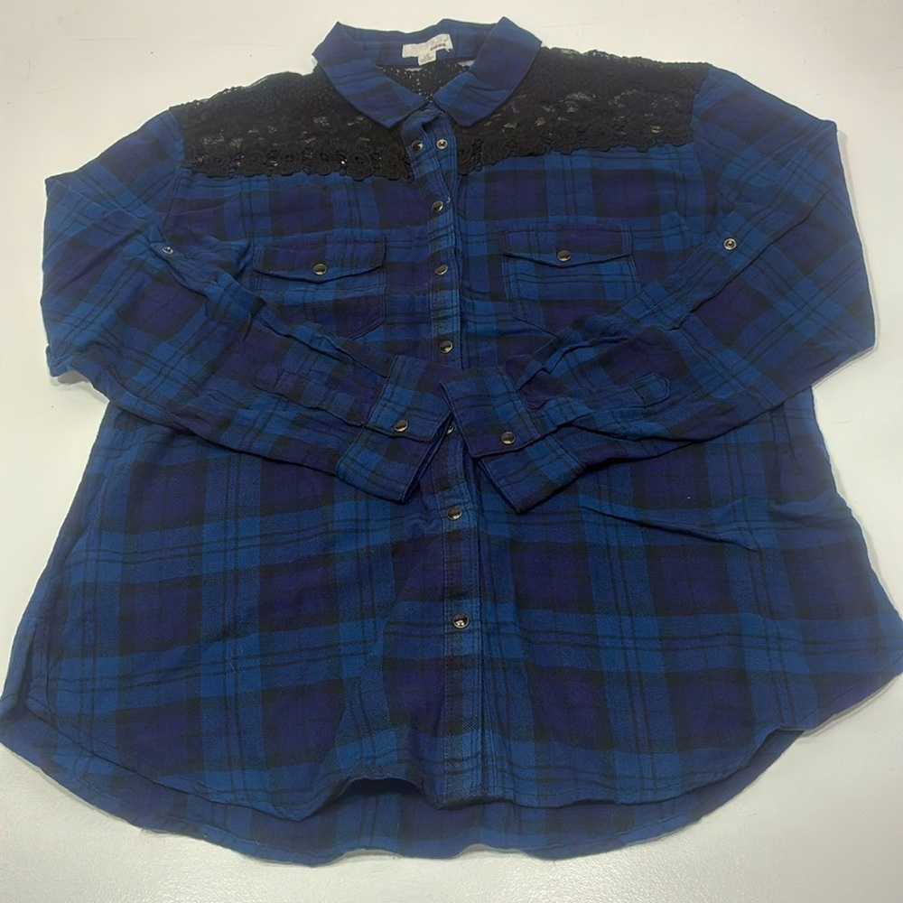 Garage Shirt Women Size Large Blue Black Plaid Lace Shoulders Boho Snap Closure‎